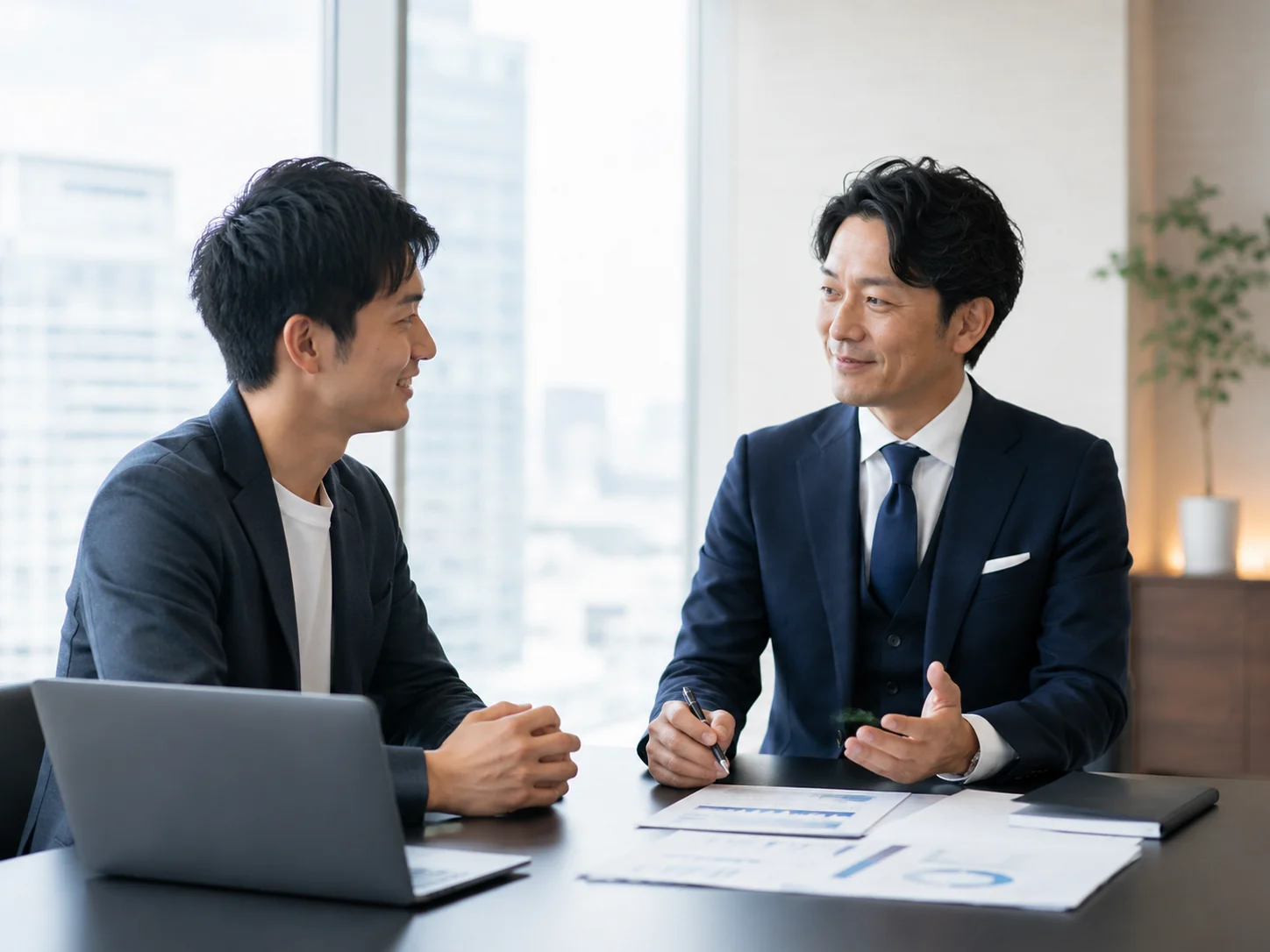 創業計画について専門家に相談する起業家のイメージ